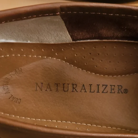 Naturalizer Women's Brown Loafers - Picture 2 of 7